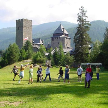 Burg Finstergrun Hostel Ramingstein Kültér fotó